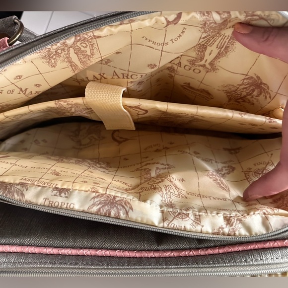 Tommy Bahama Royce Travel Bag - Picture 8 of 16